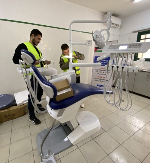 installation d'un dentiste après une catastrophe humanitaire à Gaza par Imar ONG